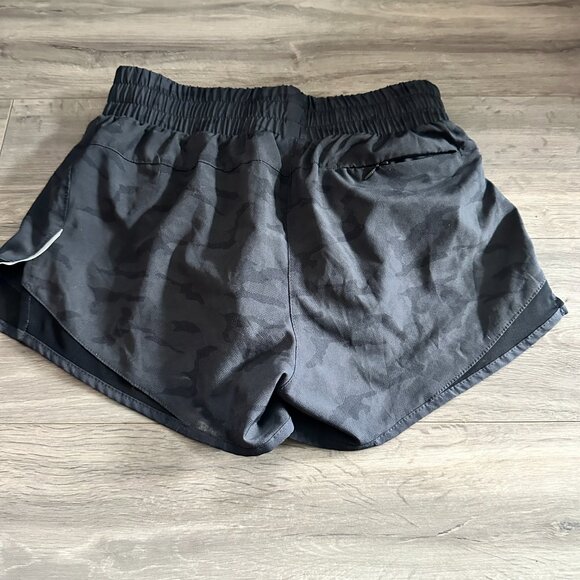 Asics running shorts with build in liner size XS - Picture 2 of 6